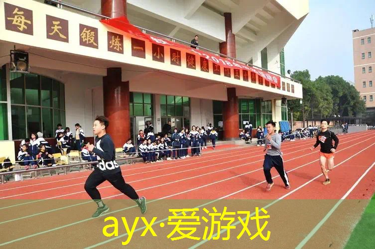 网球拍练羽毛球动作