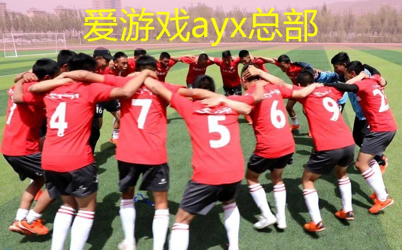 身体可以钻过网球拍的女人