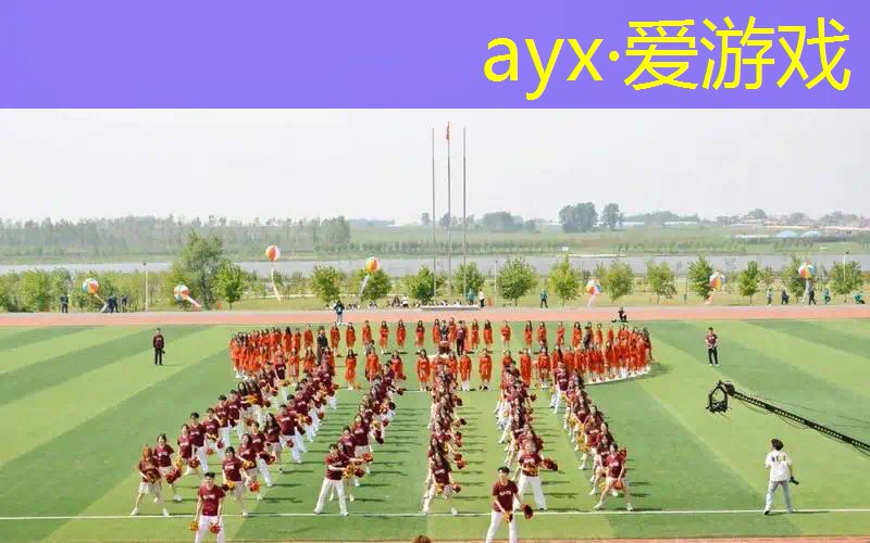 穿网球拍人是不很累的